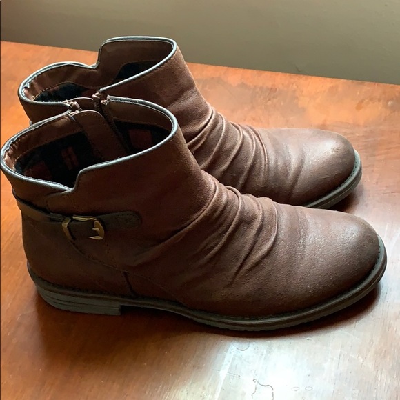 flat brown ankle boots